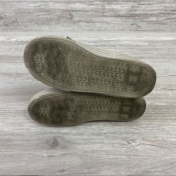 Michael Kors Kid’s Gold Logo Sneaker - Picture 6 of 9